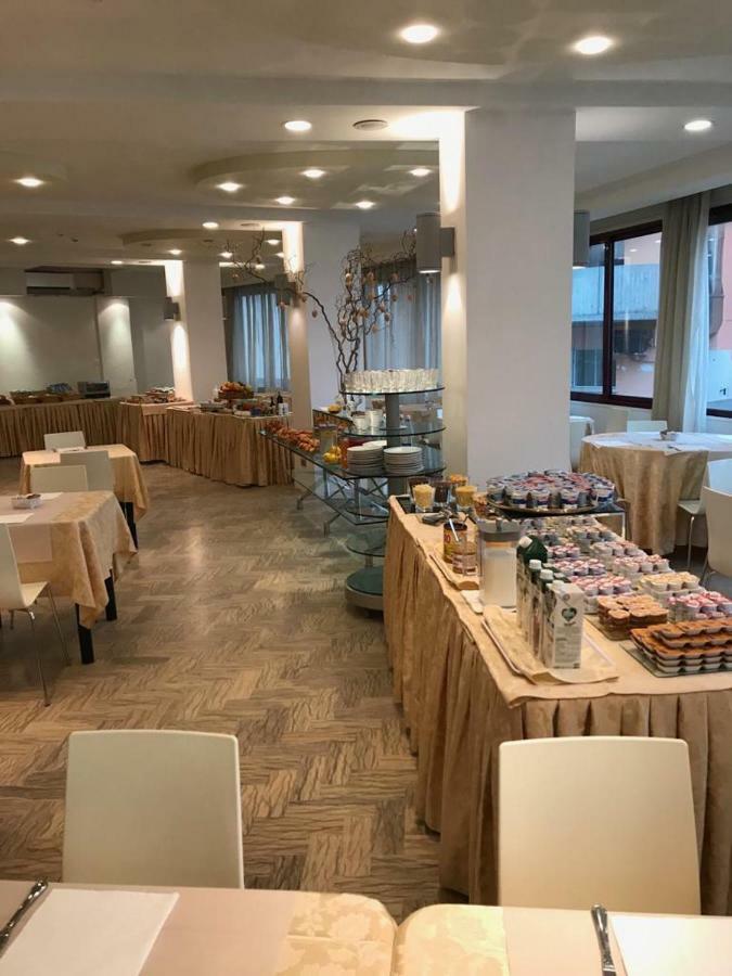 Hotel Caraibi 米兰马瑞提那 外观 照片
